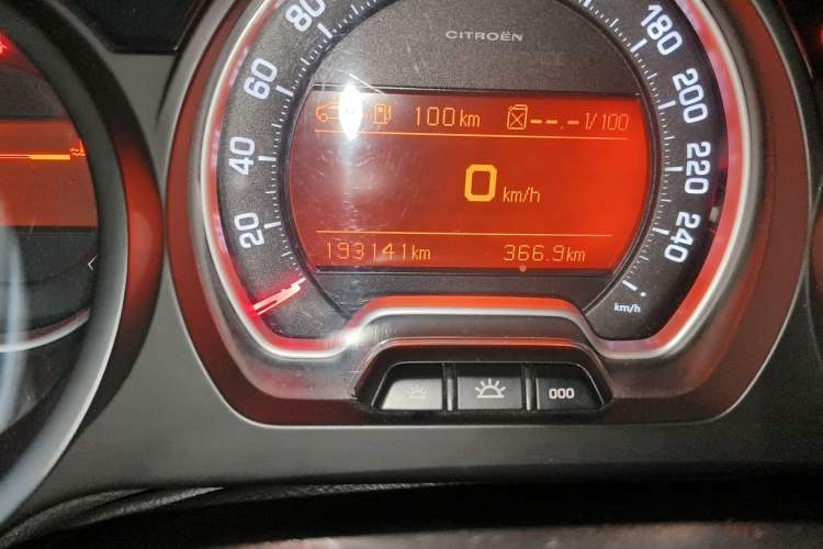 Used Citroen C5 2012 2.0L Automatic Luxury Edition Odometer Close Up