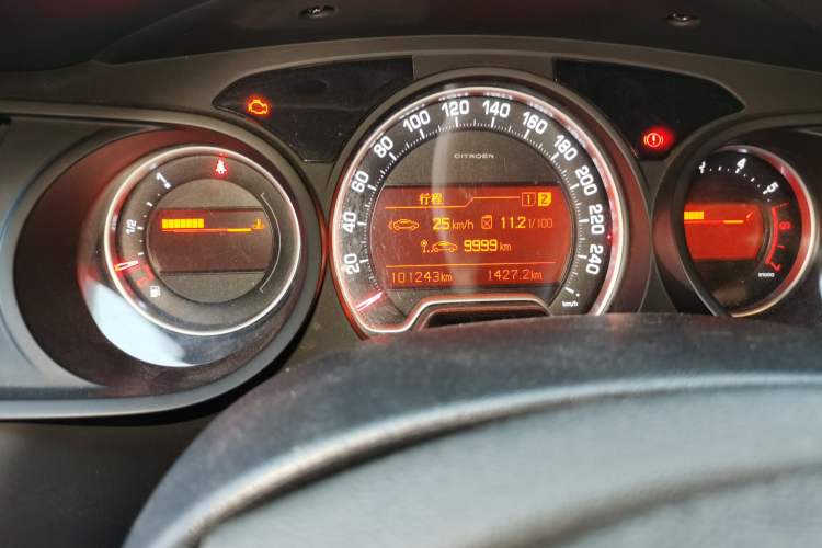 Used Citroen C5 2012 2.0L Automatic Luxury Edition Odometer Close Up