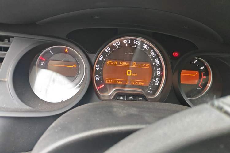 Used Citroen C5 2012 2.0L Automatic Luxury Edition Odometer Close Up