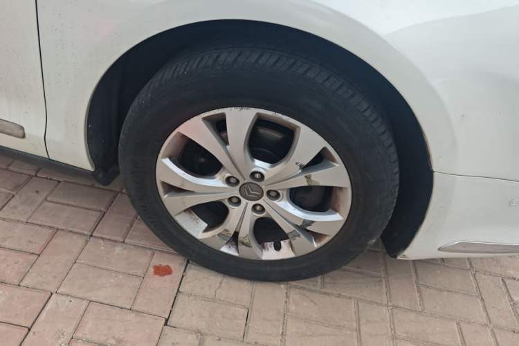 Used Citroen C5 2012 2.3L Automatic Luxury Version Right Front Wheel Hub