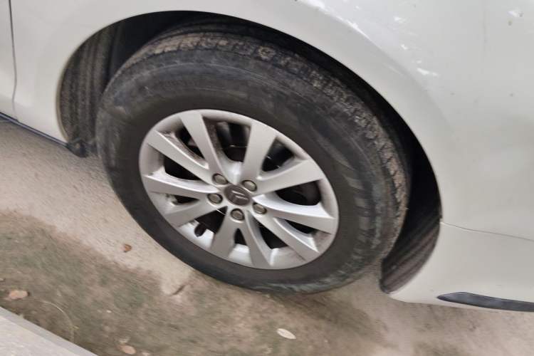 Used Citroen C5 2012 2.0L Manual Comfort Version Right Front Wheel Hub