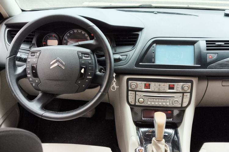 Used Citroen C5 2012 2.0L Automatic Luxury Edition Center Console