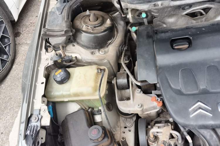 Used Citroen C5 2012 2.0L Automatic Luxury Edition Engine Bay Right