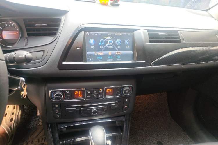 Used Citroen C5 2013 2.0L Automatic Luxury Model Audio And AC Panel