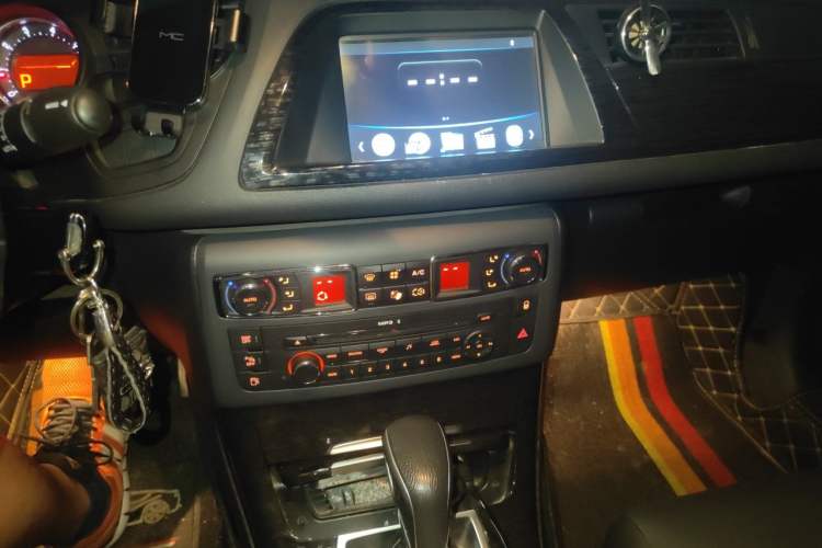 Used Citroen C5 2013 2.0L Automatic Luxury Model Audio And AC Panel