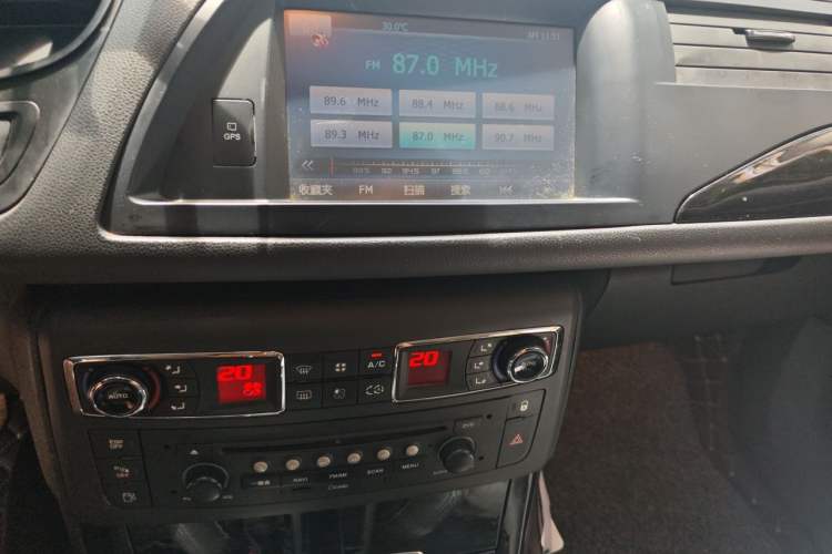 Used Citroen C5 2013 2.0L Automatic Luxury Model Audio And AC Panel