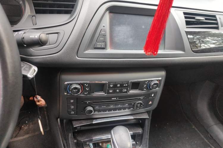Used Citroen C5 2013 2.0L Automatic Luxury Model Audio And AC Panel