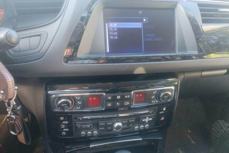 Used Citroen C5 2013 2.3L Automatic Luxury Model Audio And AC Panel