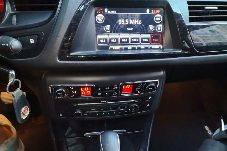 Used Citroen C5 2013 2.0L Automatic Luxury Model Audio And AC Panel