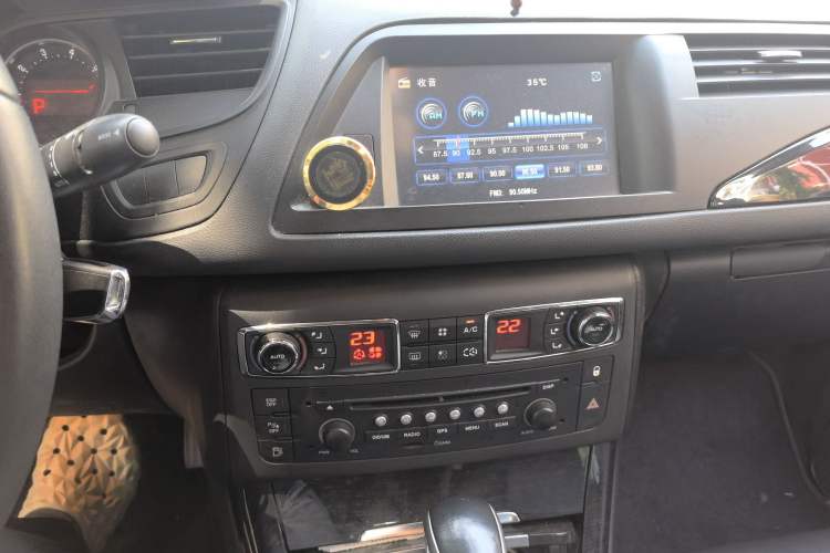Used Citroen C5 2013 2.0L Automatic Luxury Model Audio And AC Panel