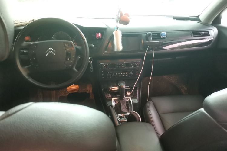 Used Citroen C5 2013 2.3L Automatic Prestige Edition Center Console