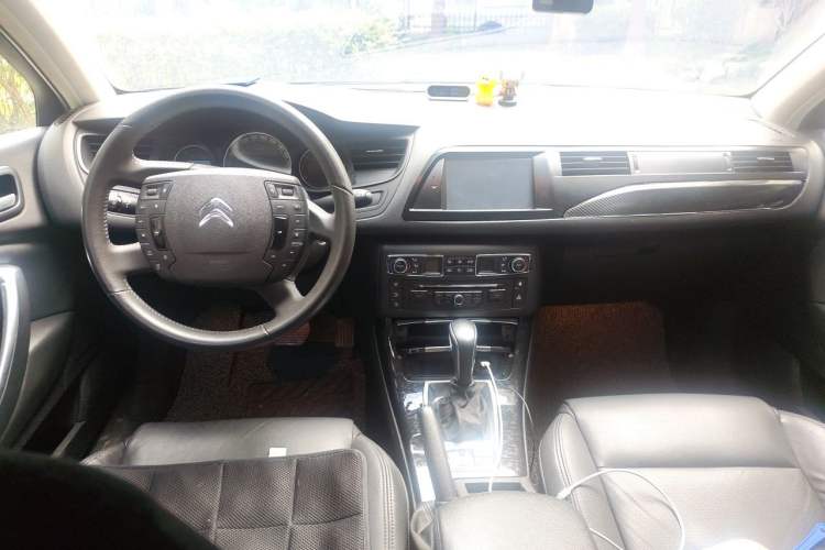 Used Citroen C5 2013 2.0L Automatic Luxury Model Center Console