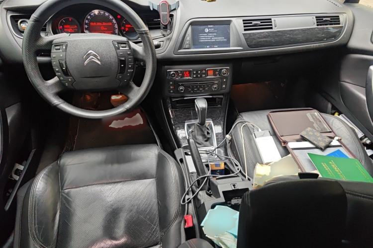 Used Citroen C5 2013 2.0L Automatic Luxury Model Center Console
