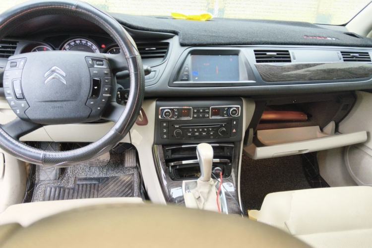Used Citroen C5 2013 2.0L Automatic Luxury Model Center Console