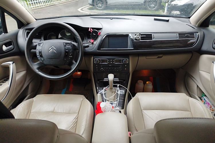 Used Citroen C5 2013 2.3L Automatic Zunyu Model Center Console