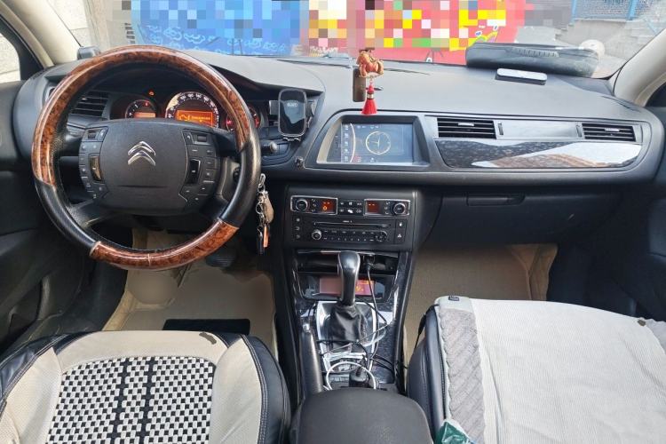 Used Citroen C5 2013 2.0L Automatic Luxury Model Center Console