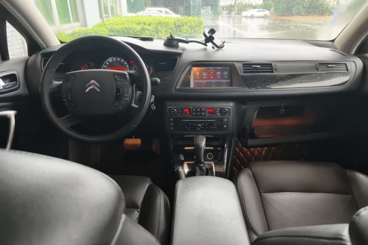 Used Citroen C5 2013 2.3L Automatic Zunyu Model Center Console
