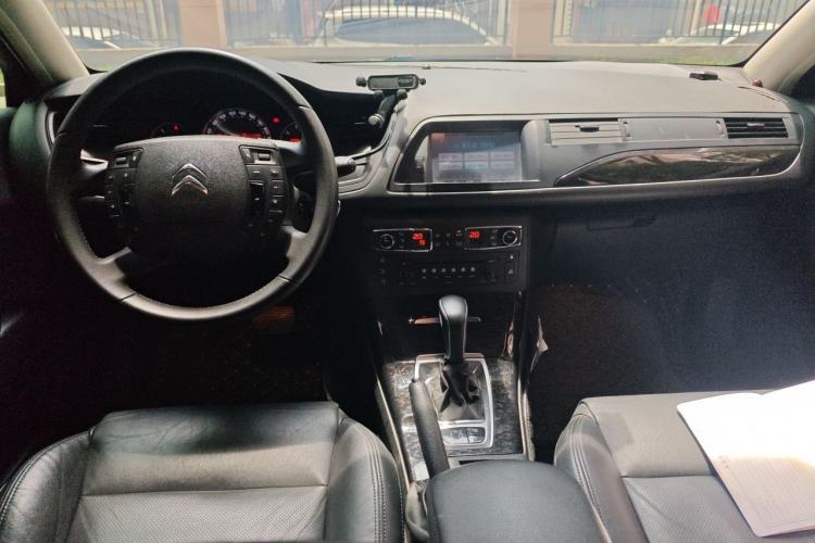 Used Citroen C5 2013 2.0L Automatic Luxury Model Center Console