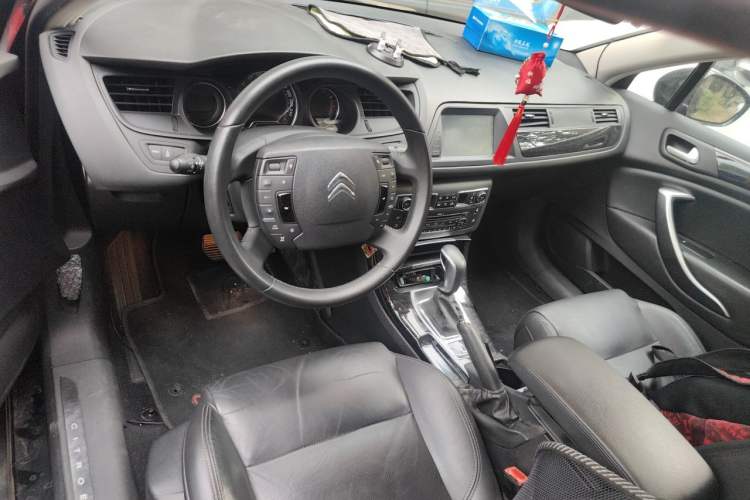 Used Citroen C5 2013 2.0L Automatic Luxury Model Center Console