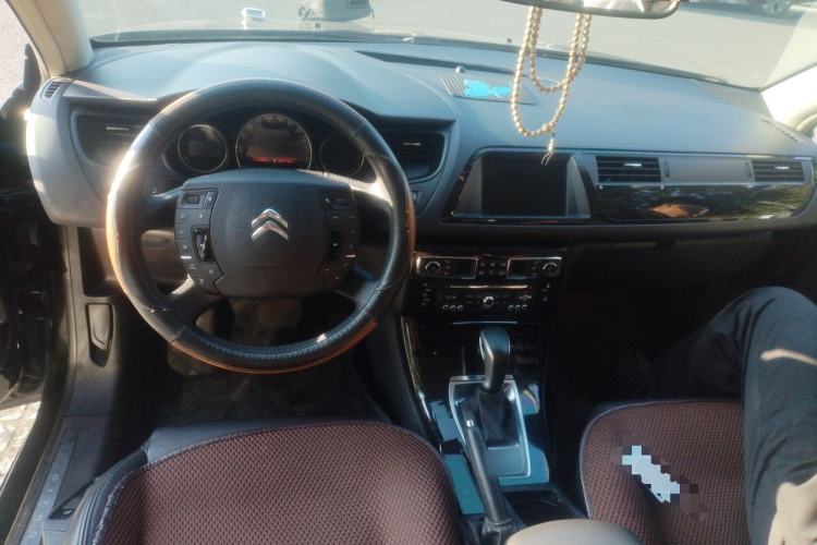 Used Citroen C5 2013 2.3L Automatic Luxury Model Center Console