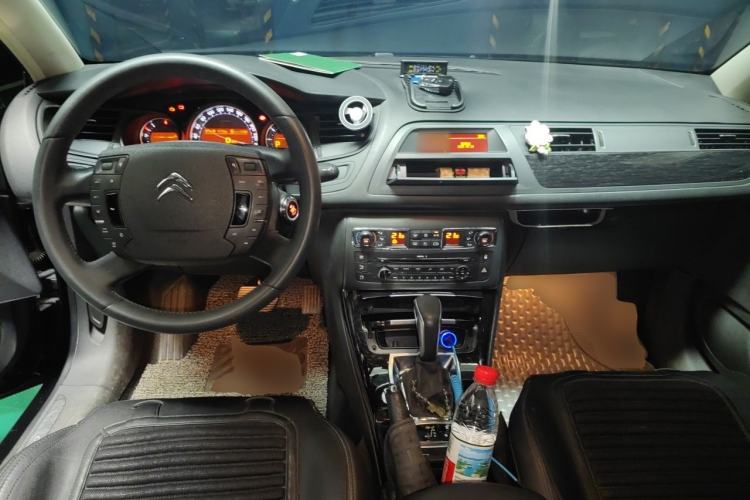Used Citroen C5 2013 2.0L Automatic Luxury Model Center Console