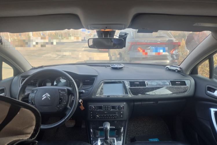 Used Citroen C5 2013 2.0L Automatic Luxury Model Center Console