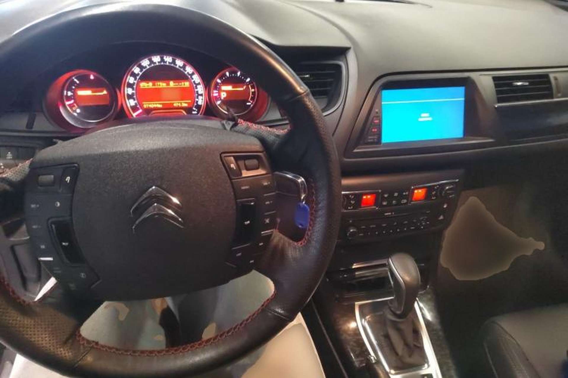 Used Citroen C5 2013 2.0L Automatic Luxury Model Center Console