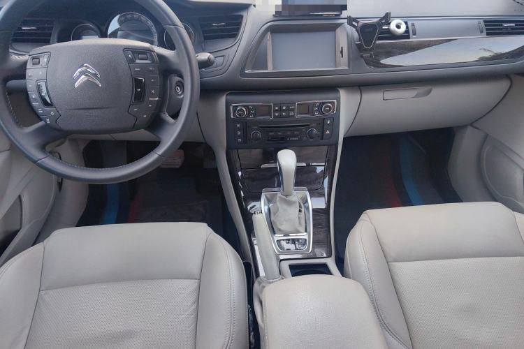 Used Citroen C5 2013 2.3L Automatic Zunyu Model Center Console