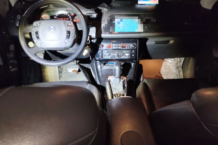 Used Citroen C5 2013 2.3L Automatic Luxury Model Center Console