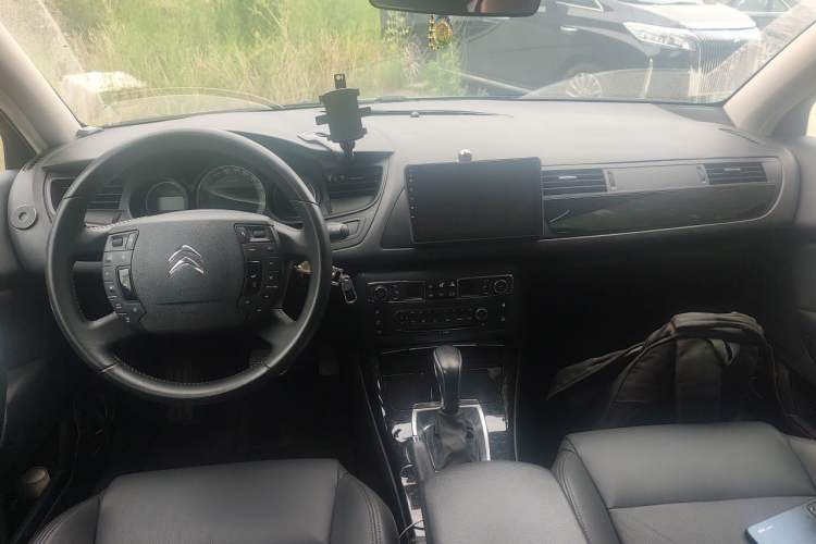 Used Citroen C5 2013 2.3L Automatic Zunyu Model Center Console