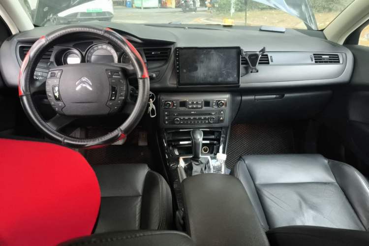 Used Citroen C5 2013 2.0L Automatic Luxury Model Center Console