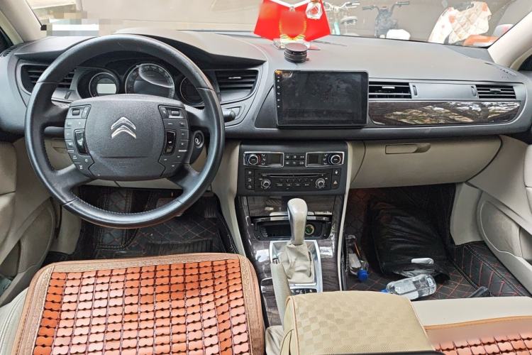 Used Citroen C5 2013 2.0L Automatic Luxury Model Center Console