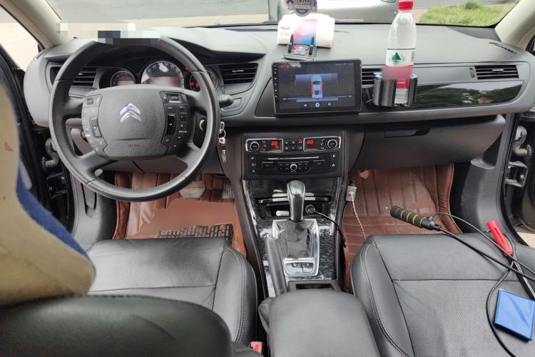 Used Citroen C5 2013 2.0L Automatic Luxury Model Center Console