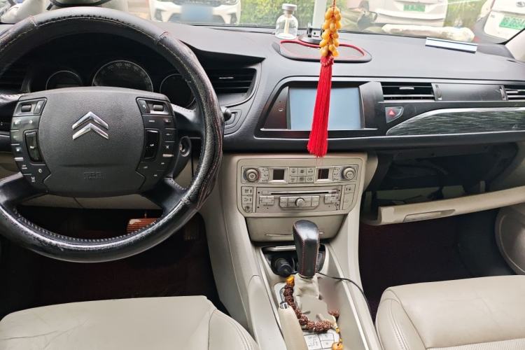 Used Citroen C5 2013 2.0L Automatic Luxury Model Center Console
