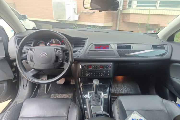 Used Citroen C5 2013 2.0L Automatic Luxury Model Center Console