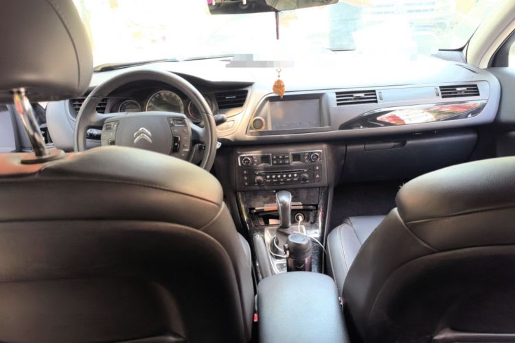 Used Citroen C5 2013 2.0L Automatic Luxury Model Center Console