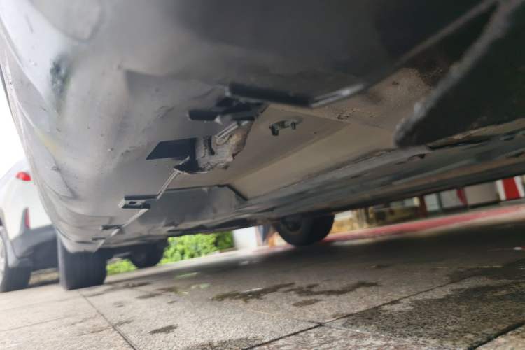 Used Citroen C5 2013 2.3L Automatic Zunyu Model Chassis Front Right