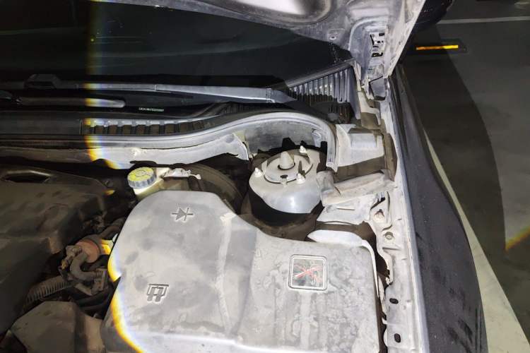 Used Citroen C5 2013 2.3L Automatic Zunyu Model Engine Bay Left