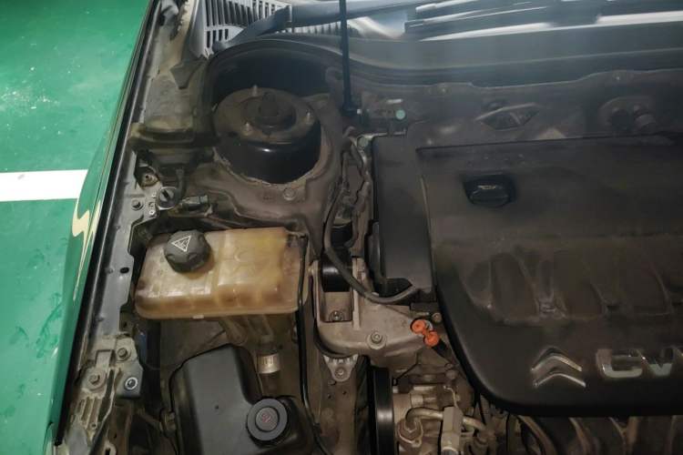 Used Citroen C5 2013 2.0L Automatic Luxury Model Engine Bay Right