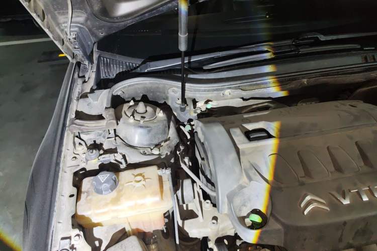 Used Citroen C5 2013 2.3L Automatic Zunyu Model Engine Bay Right