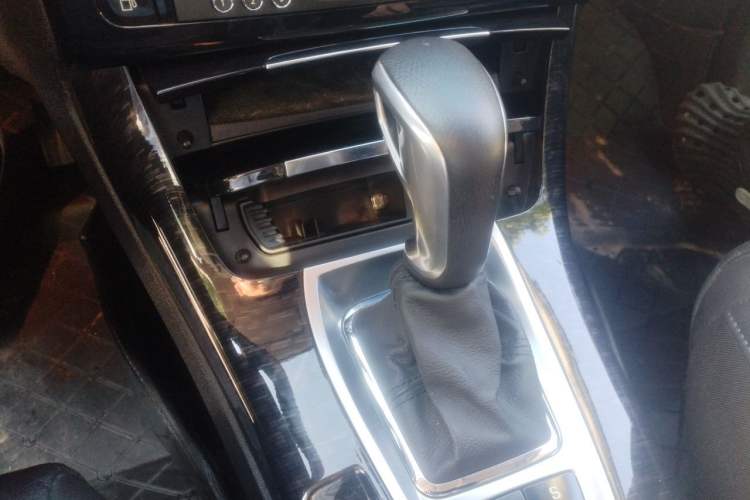 Used Citroen C5 2013 2.3L Automatic Luxury Model Gear Lever