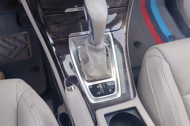 Used Citroen C5 2013 2.3L Automatic Zunyu Model Gear Lever