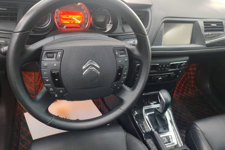Used Citroen C5 2013 2.3L Automatic Zunyu Model Interior 1
