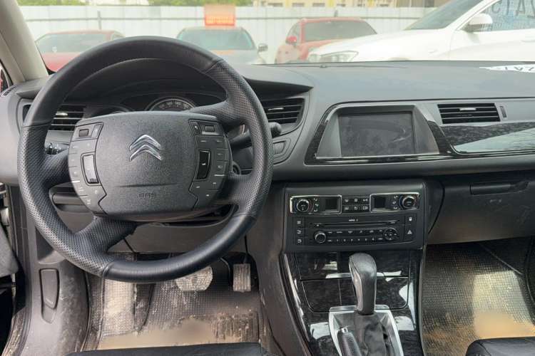 Used Citroen C5 2013 2.0L Automatic Luxury Model Interior 3