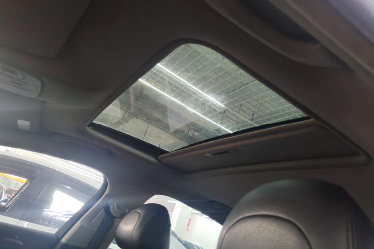 Used Citroen C5 2013 2.3L Automatic Zunyu Model Interior 4