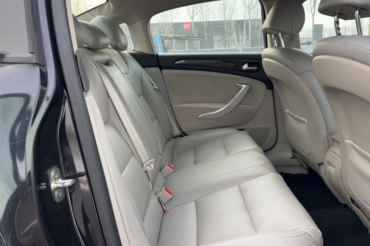 Used Citroen C5 2013 2.0L Manual Comfort Version Interior 4