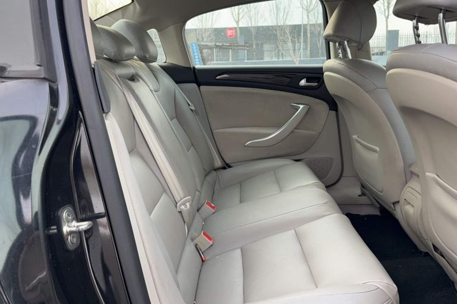 Used Citroen C5 2013 2.0L Manual Comfort Version Interior 4