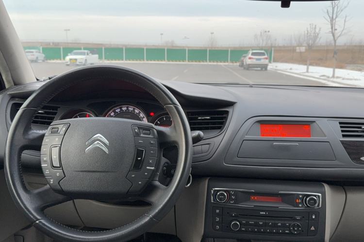 Used Citroen C5 2013 2.0L Manual Comfort Version Interior 6