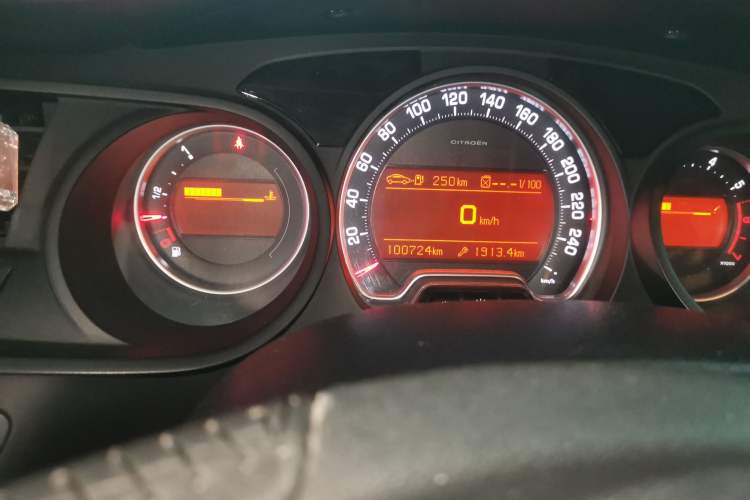 Used Citroen C5 2013 2.3L Automatic Prestige Edition Odometer Close Up