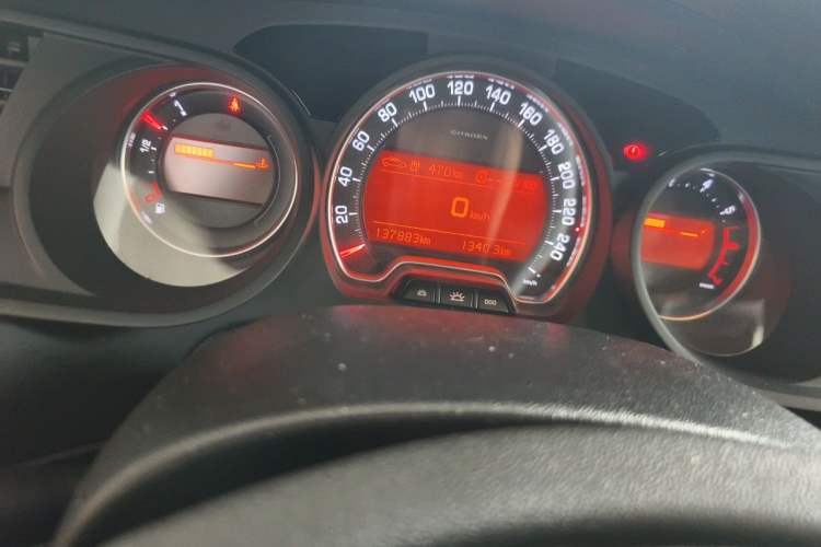 Used Citroen C5 2013 2.3L Automatic Zunyu Model Odometer Close Up